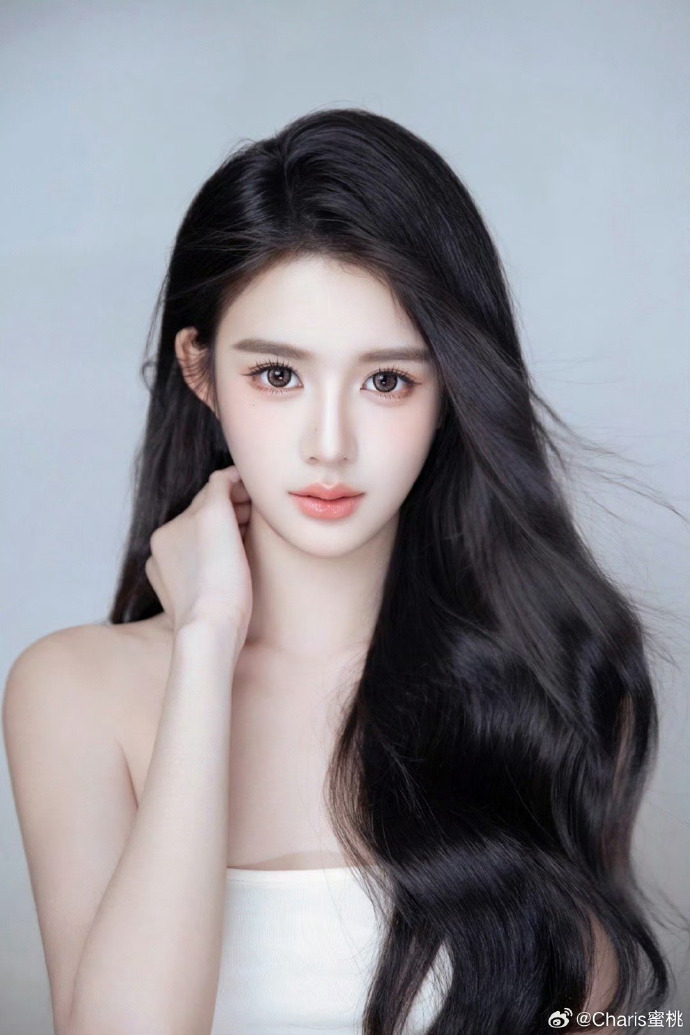 《被裁掉的女孩》女主角方桃子与易梦玲神似引发热议